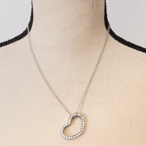 Elegant pendant choker with dainty chain & crystal faux diamond heart pendant - Picture 10 of 13